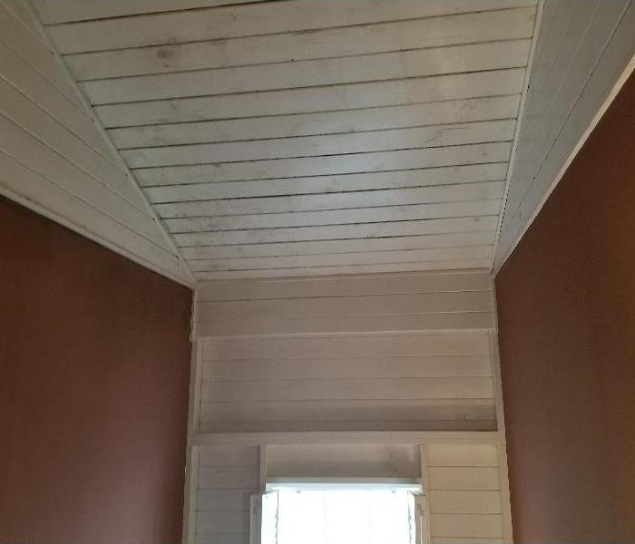 Horizontal white panels on a ceiling
